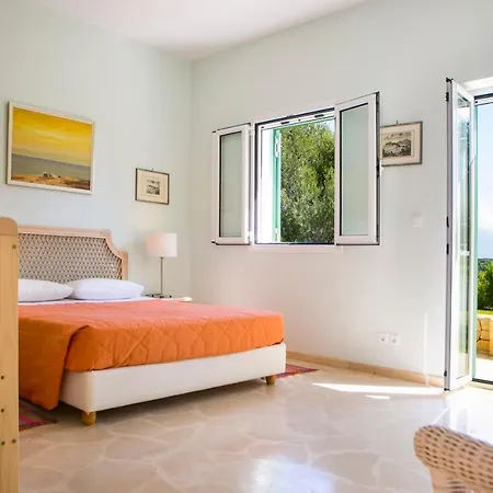 Kleismata Sleeps 8 Pool Air Con Wifi *